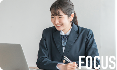 授業を行う講師のイメージ